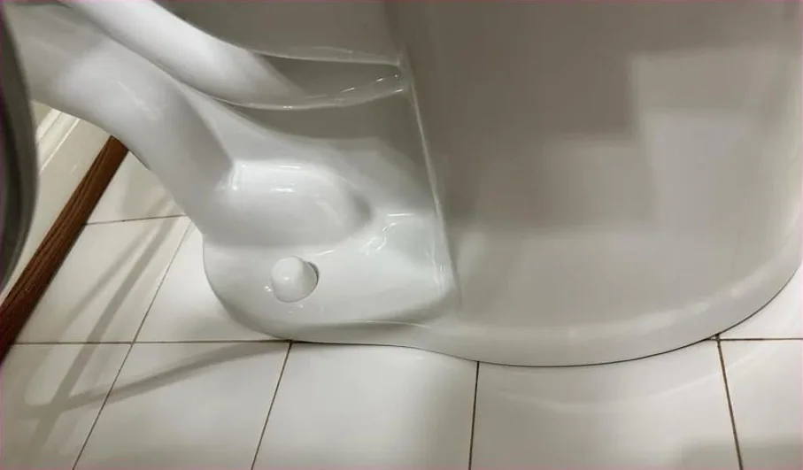 Toilet base and bright grout after cleaning